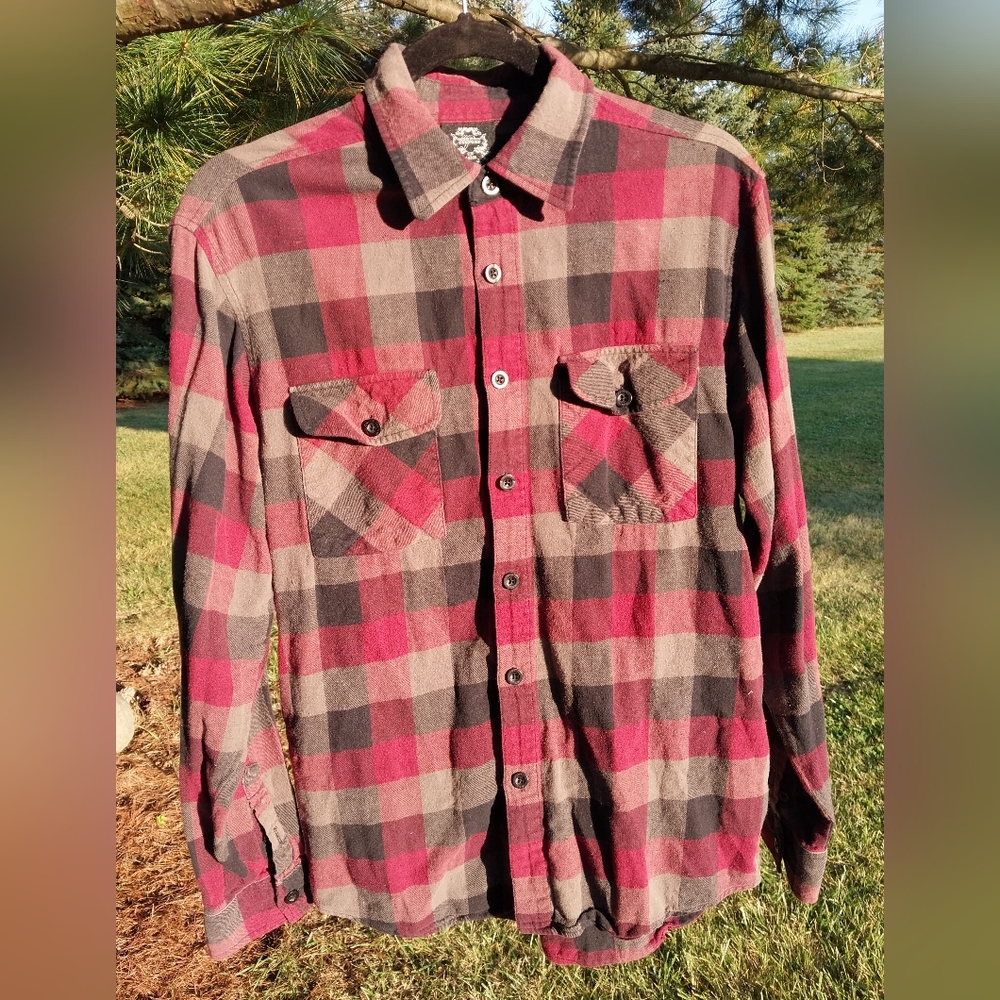 Modern Culture Women's plaid long-sleeved button-up flannel shirt Size Large